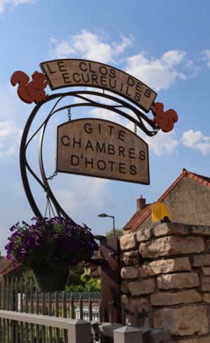 Entrée du Clos des Écureuils, gîte et chambres d’hôtes près de Beaune